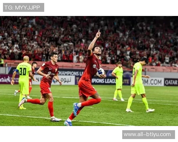 柔佛后卫与陈威赛后闲聊回顾48脚打门的精彩对决 柔佛后卫与陈威赛后闲聊回顾48脚打门的精彩对决